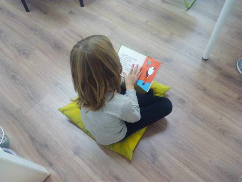 trabajar de manera divertida leer con cuentos